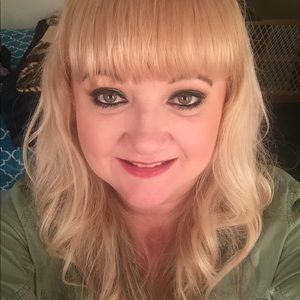 Meet your Posher, Debbie